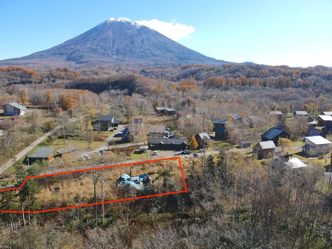 Country_resort_entrance_3